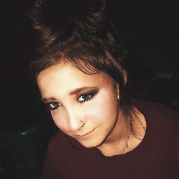 Meet your Posher, Alexis - Picture 1 of 1